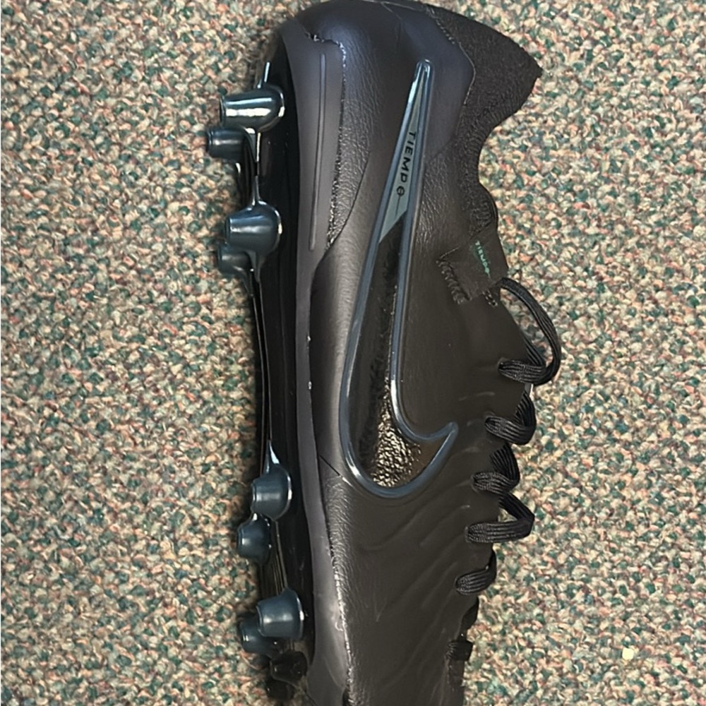 Nike Black Athletic Shoes Streamlined Design Firm Ground